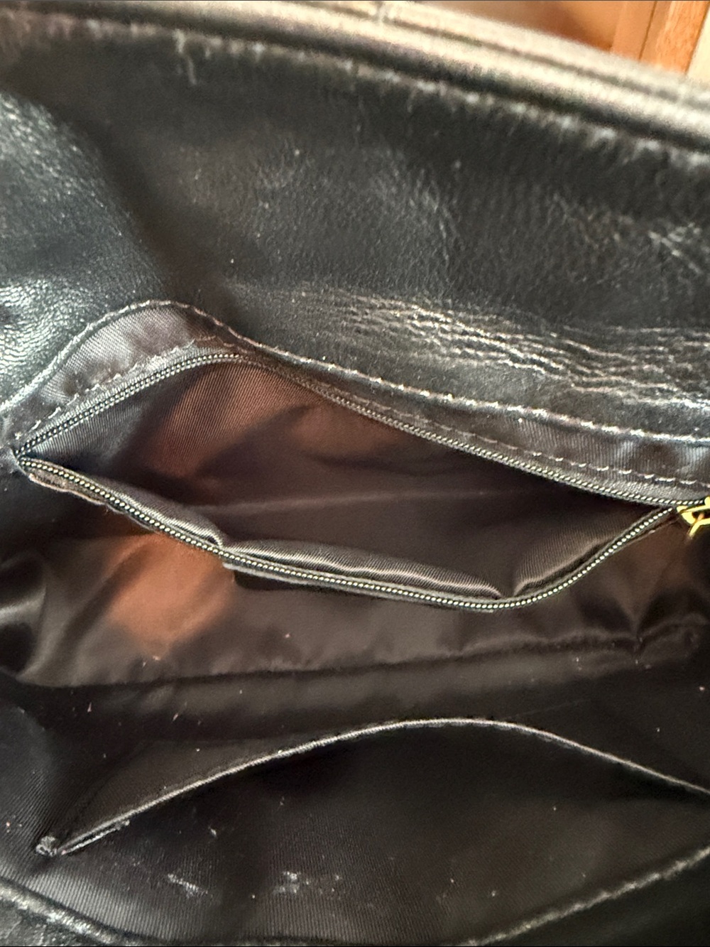 Classic Quilted Black Shoulder Bag with Gold Chain Accents - Picture 6 of 16